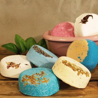 200g Floral Bath Fizz Chamomile And Clary Sage - Dream in Blue.